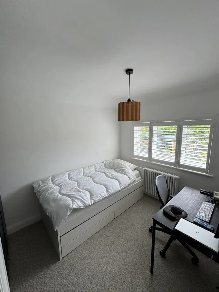 Room Lower Park Road in Epping Forest