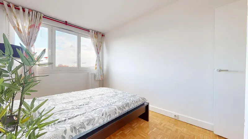 Room Square Henri Regnault in Courbevoie