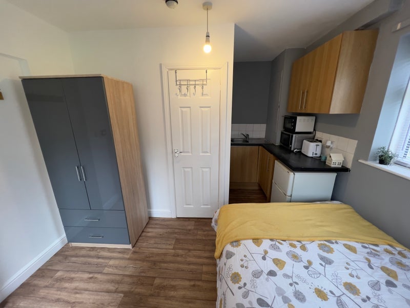 Flat Houghley Avenue in Leeds