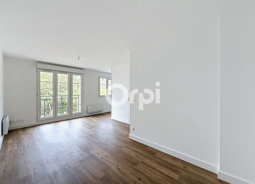 Flat Allée de la Chapelle in Clamart