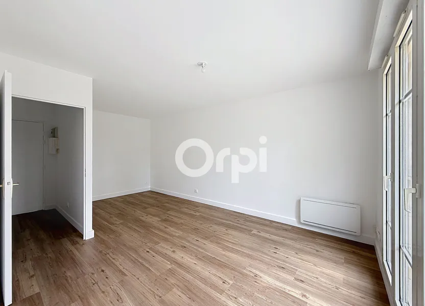 Flat Allée de la Chapelle in Clamart