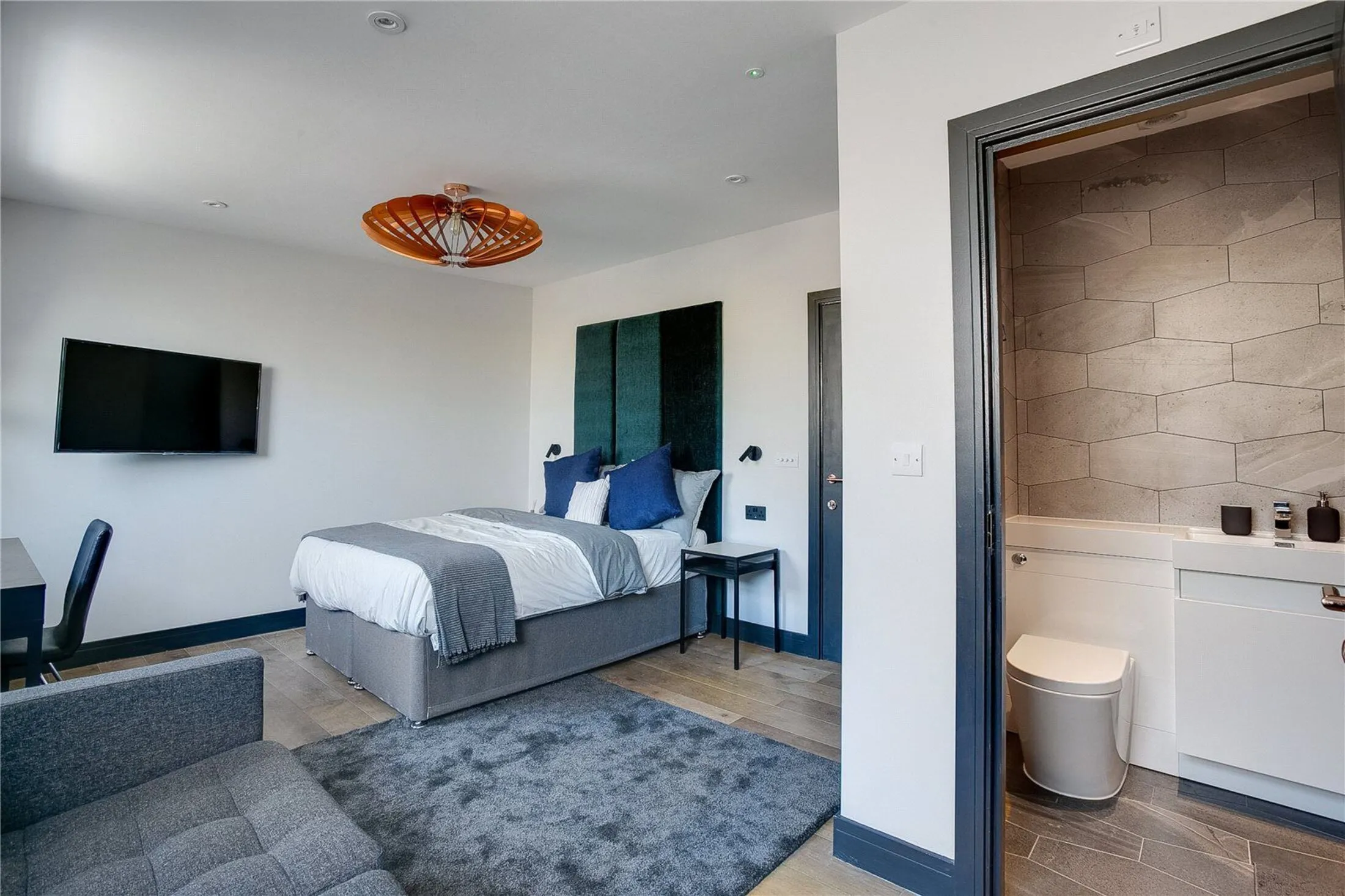 Room Stormont Road in Greater London