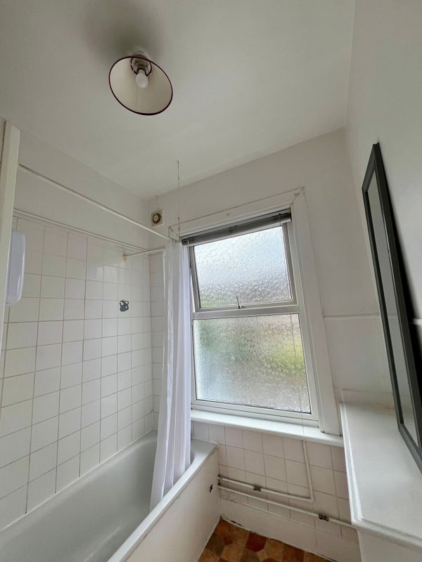 Room Tabor Grove in Greater London