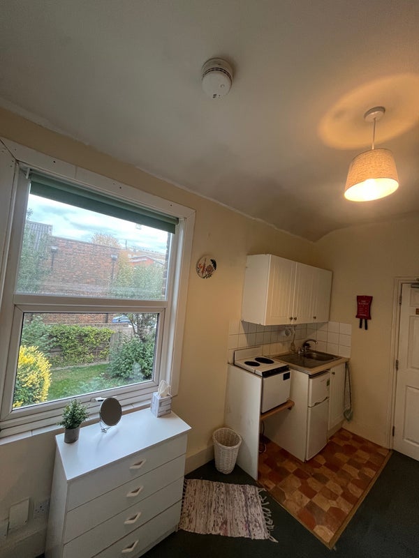 Room Tabor Grove in Greater London