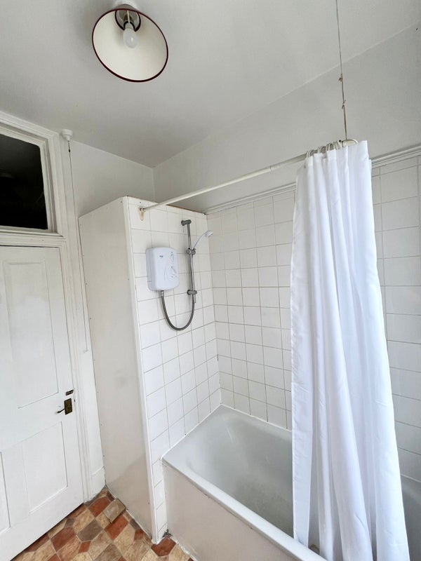 Room Tabor Grove in Greater London