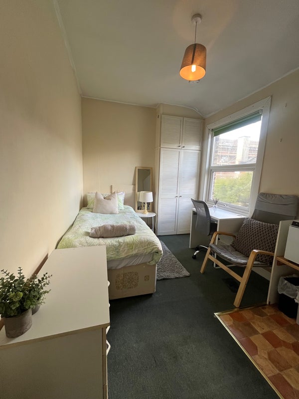 Room Tabor Grove in Greater London