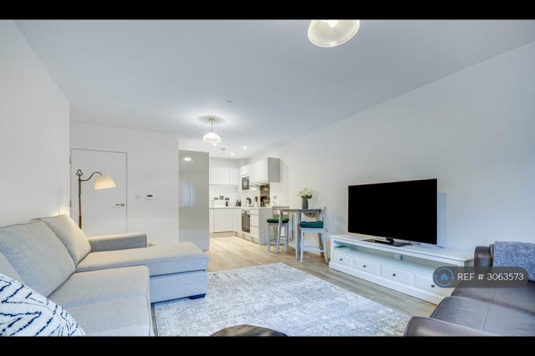 Flat Kestrel Close in Brentwood