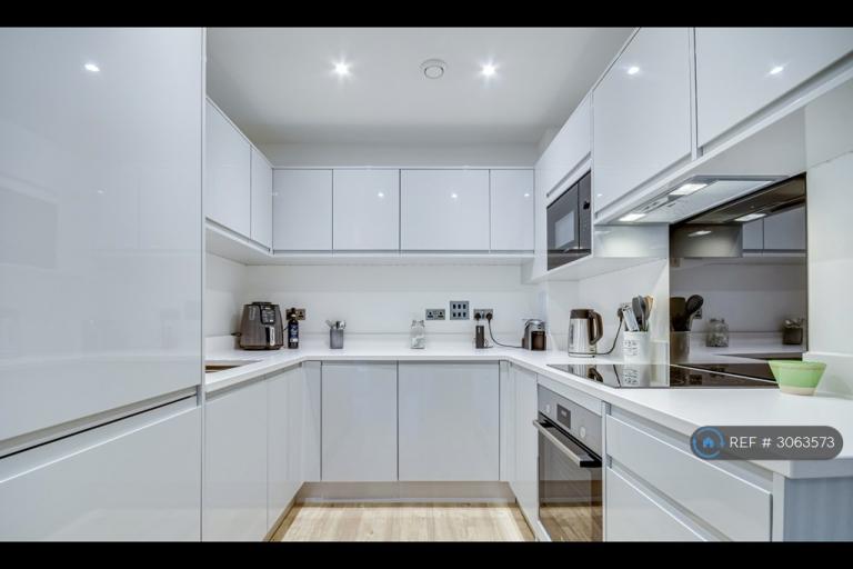 Flat Kestrel Close in Brentwood