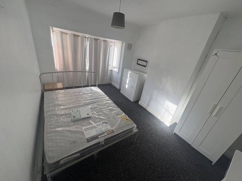 Room Mannville Terrace in Bradford