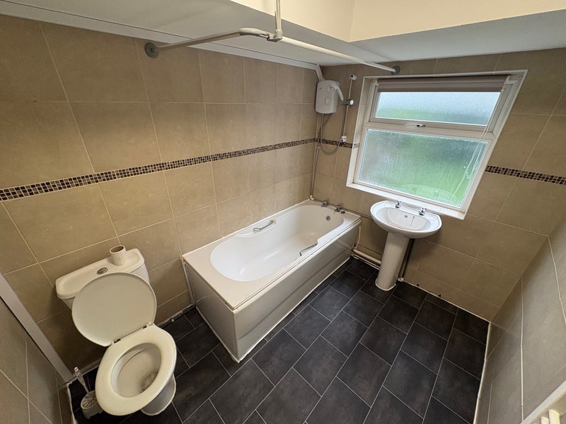 Room Mannville Terrace in Bradford
