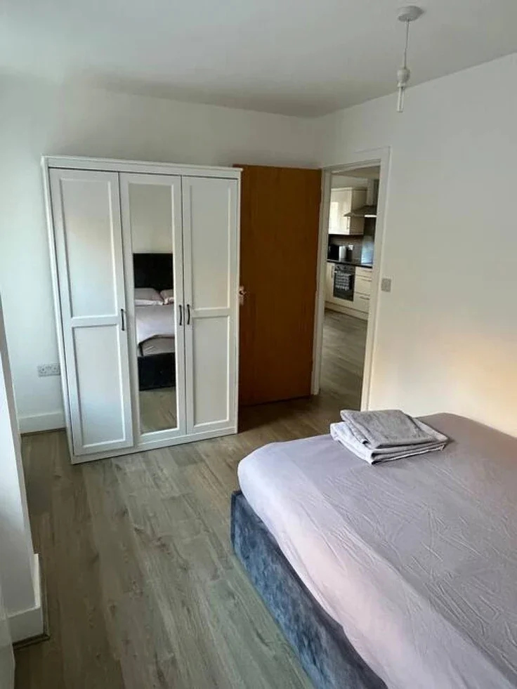 Flat Clapham Road in Greater London