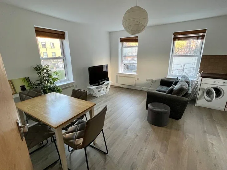 Flat Clapham Road in Greater London