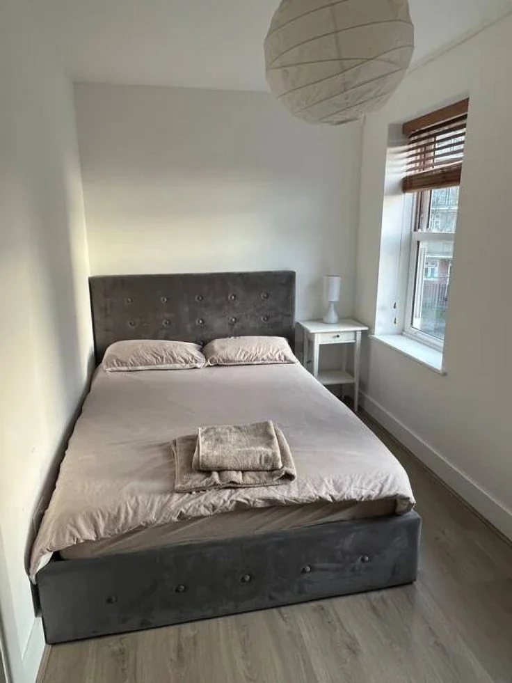 Flat Clapham Road in Greater London