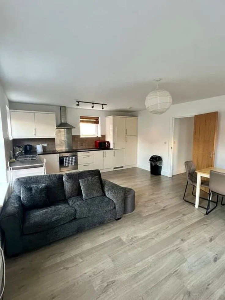 Flat Clapham Road in Greater London