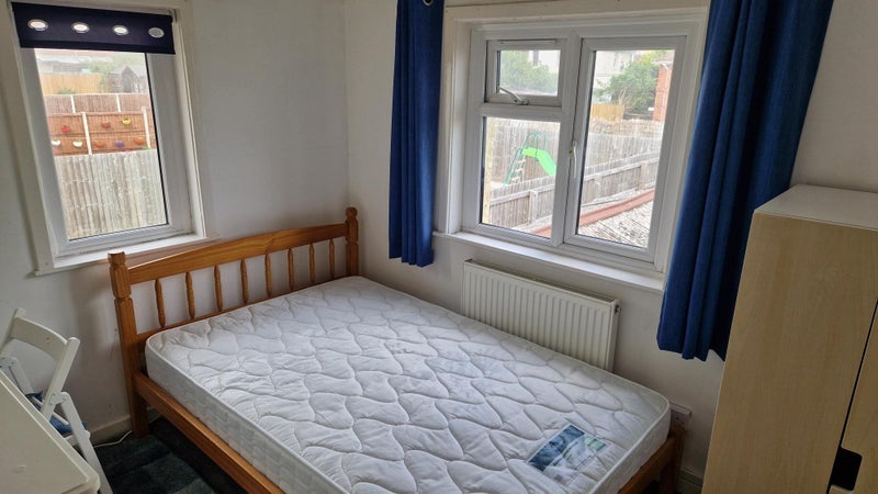 Room Minehead Road in Bristol