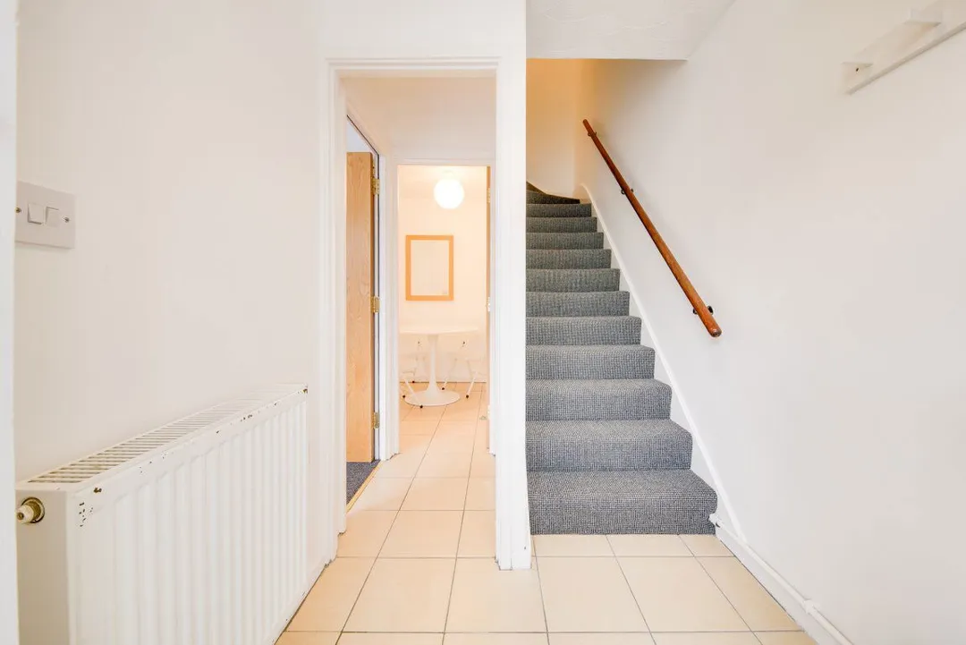 Flat Tenterden Drive in Canterbury