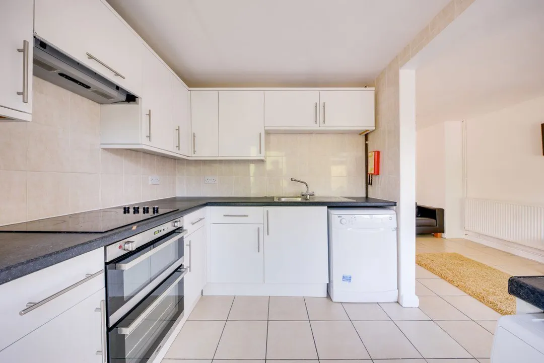Flat Tenterden Drive in Canterbury