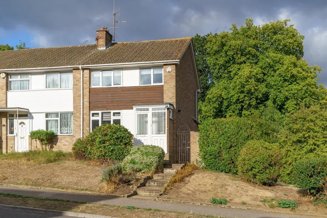 Flat Tenterden Drive in Canterbury