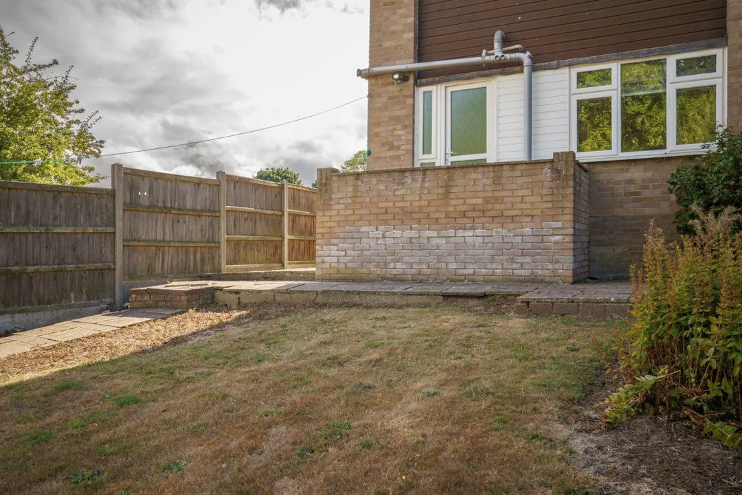 Flat Tenterden Drive in Canterbury