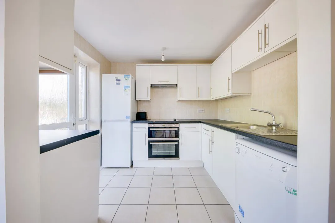 Flat Tenterden Drive in Canterbury