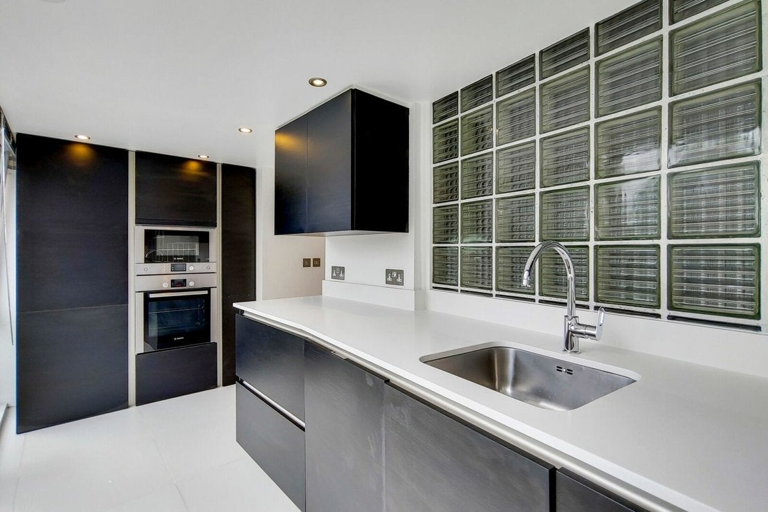 Flat Finchley Road in Greater London