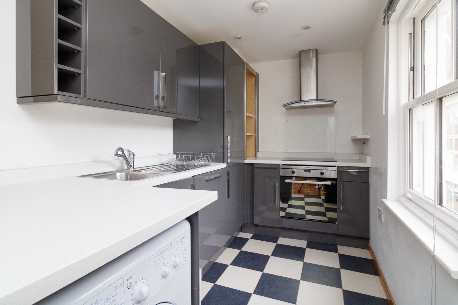 Flat Adelaide Place in Canterbury