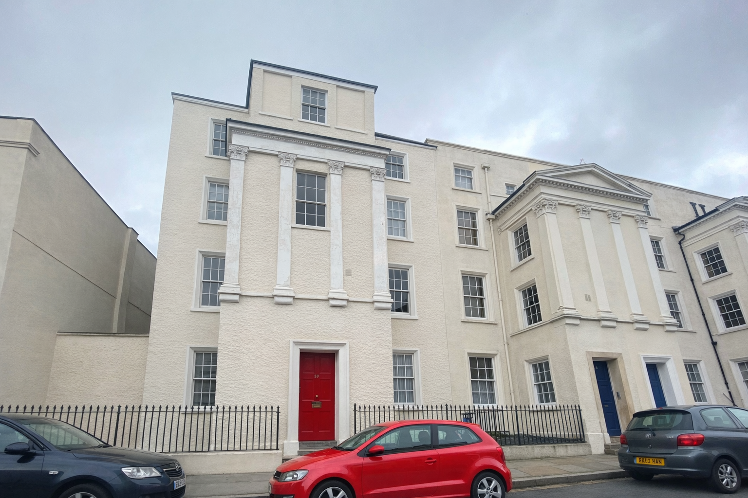 Flat Meridian Place in Bristol