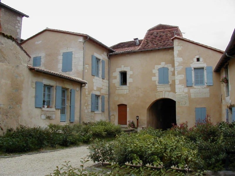 Appartement Place de la Halle à Grignols