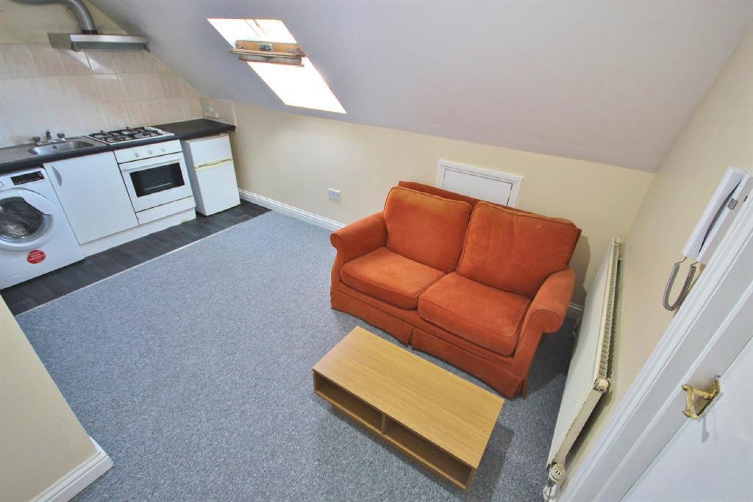 Flat Ashgrove Road in Greater London
