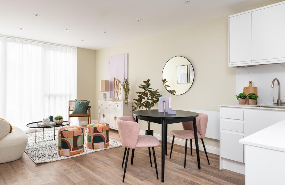 Flat Power Close in Guildford