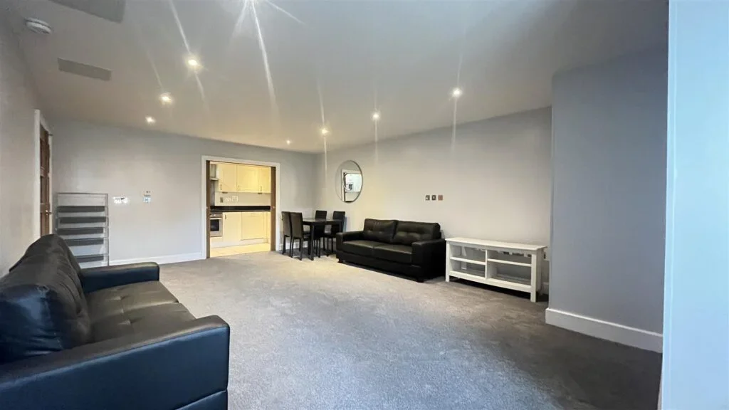 Flat Camborne Road in Greater London
