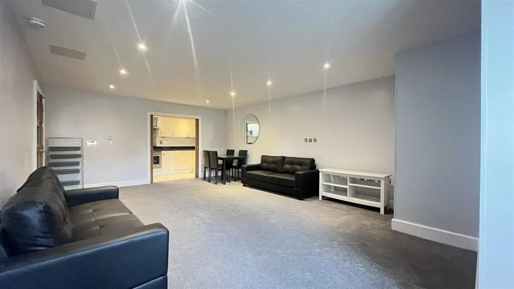 Flat Camborne Road in Greater London