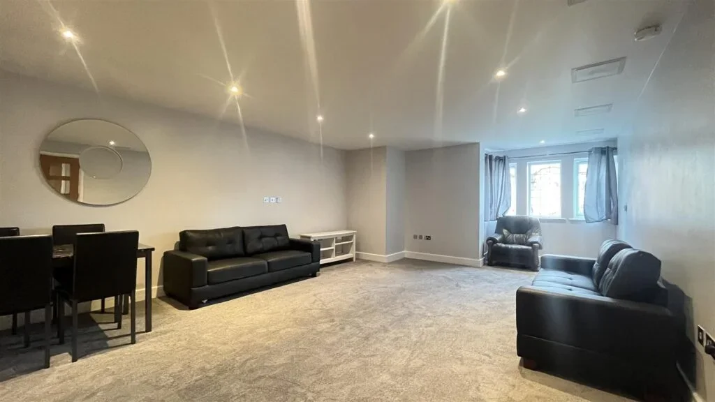 Flat Camborne Road in Greater London