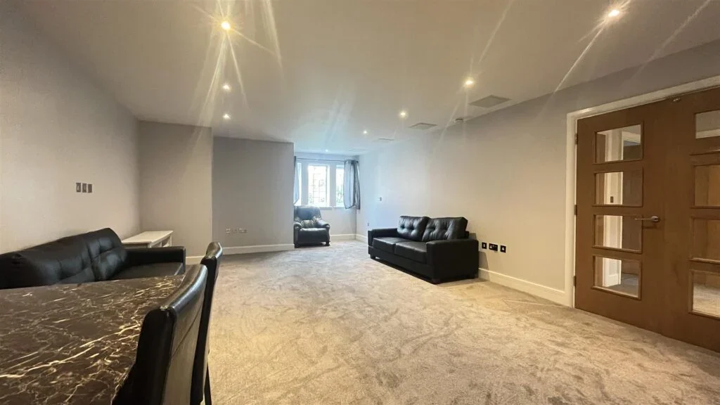 Flat Camborne Road in Greater London