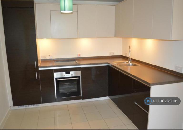 Flat Empire Way in Greater London