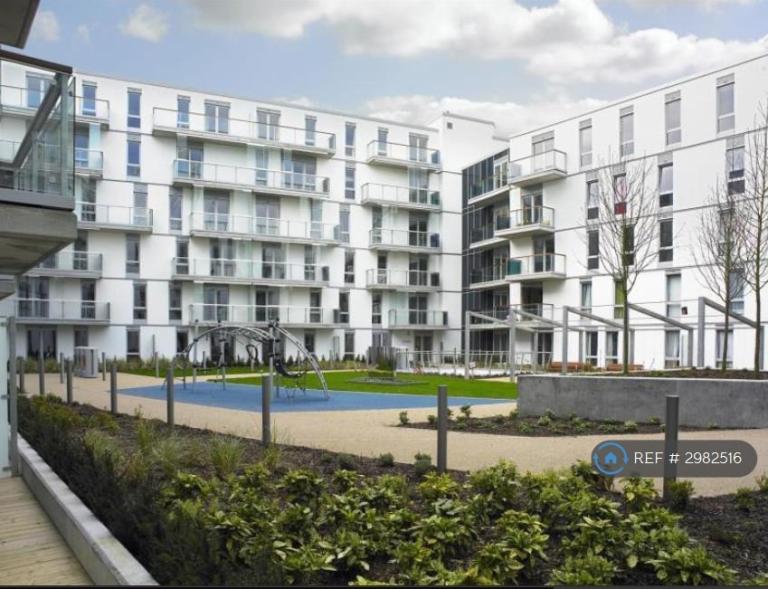 Flat Empire Way in Greater London