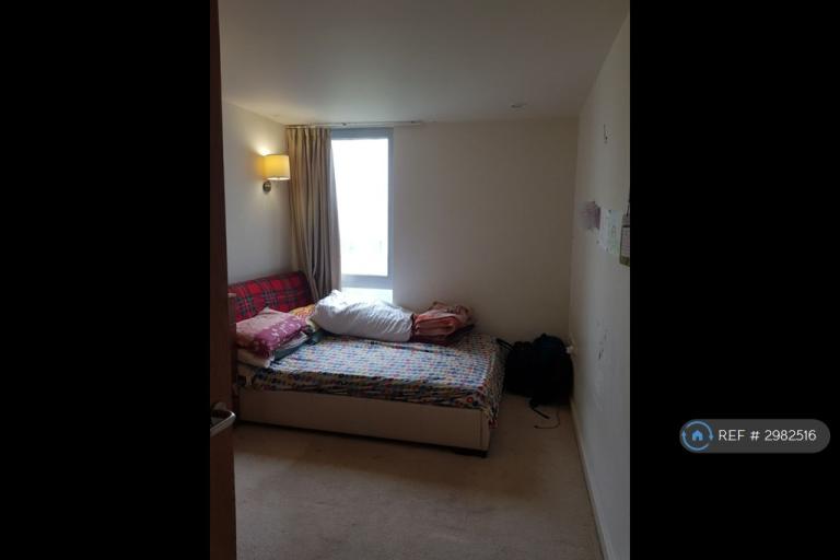 Flat Empire Way in Greater London
