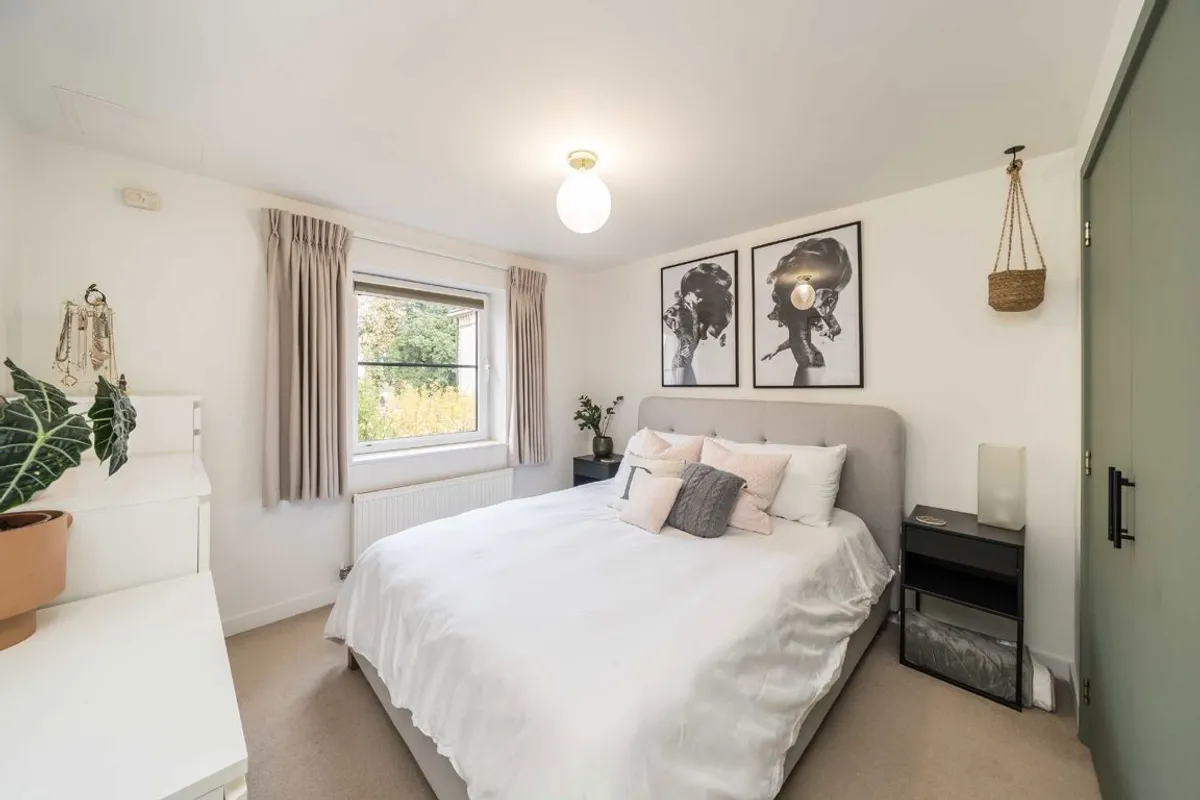 Flat Scott Avenue in Greater London