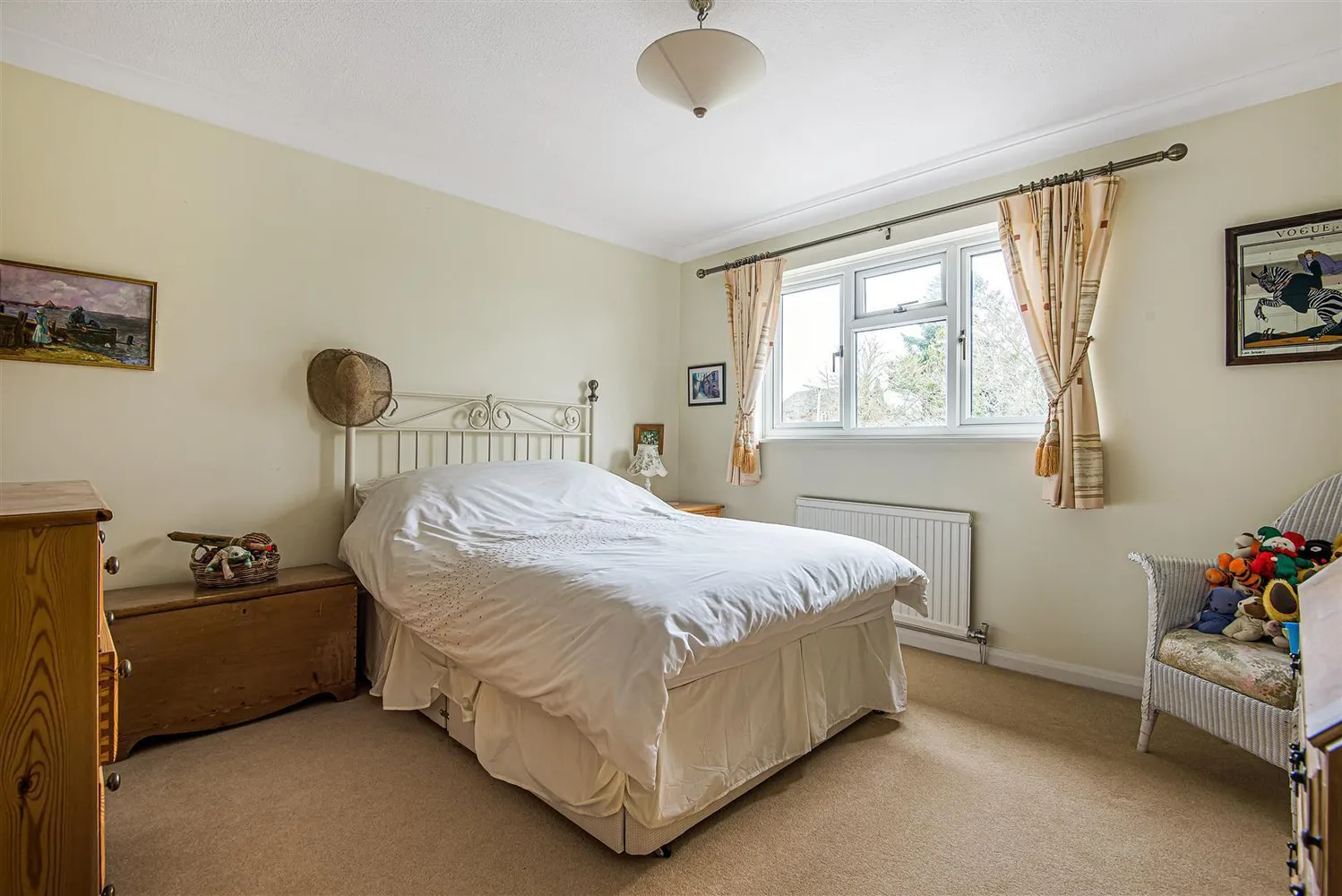 House Sumner Close in Mole Valley