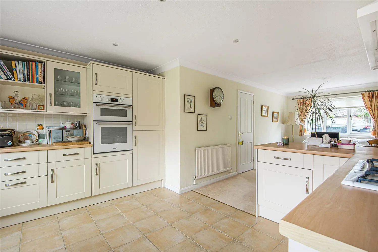 House Sumner Close in Mole Valley