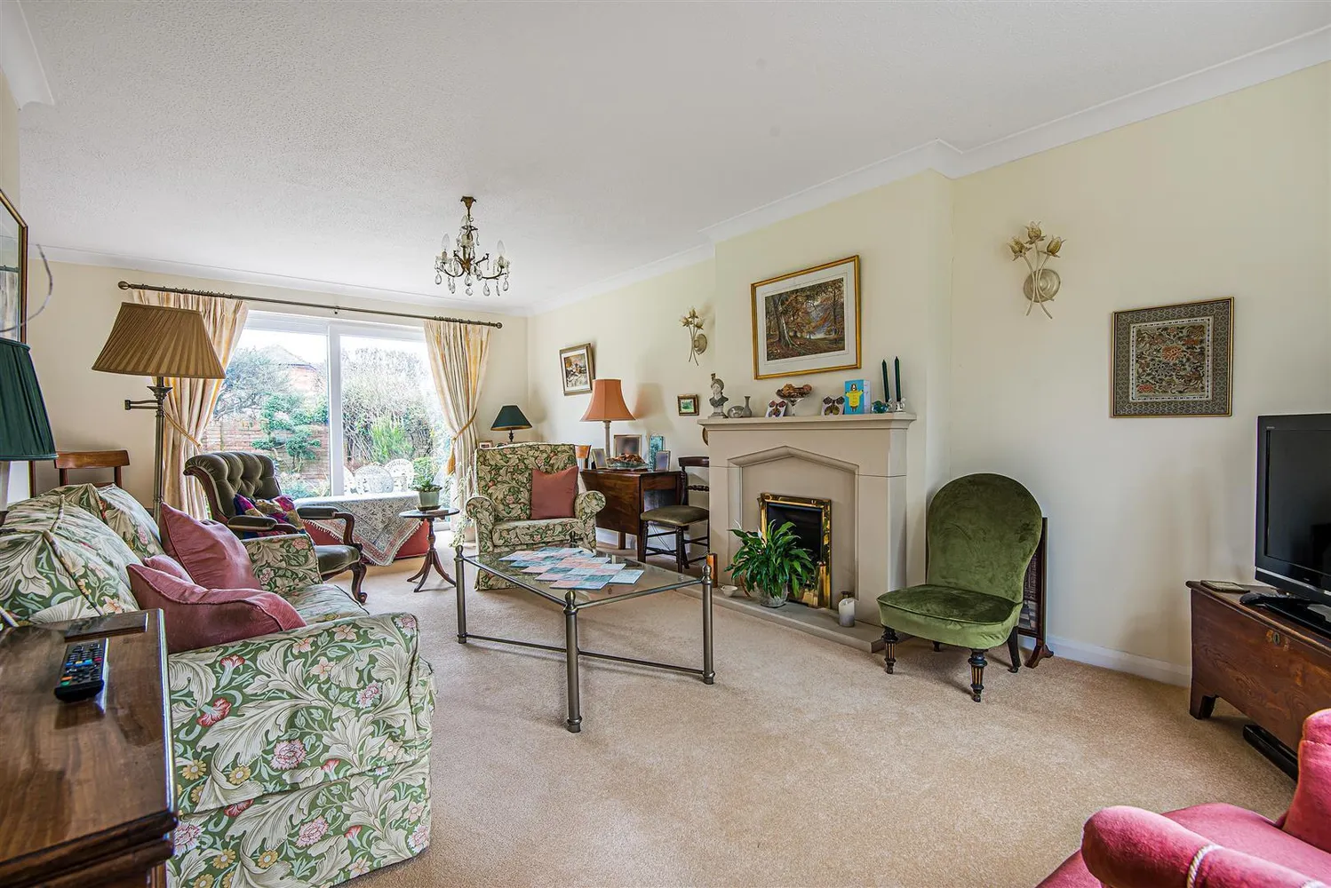 House Sumner Close in Mole Valley