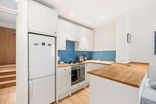 Flat Lyford Road in Greater London