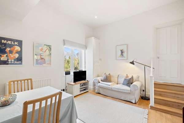Flat Lyford Road in Greater London