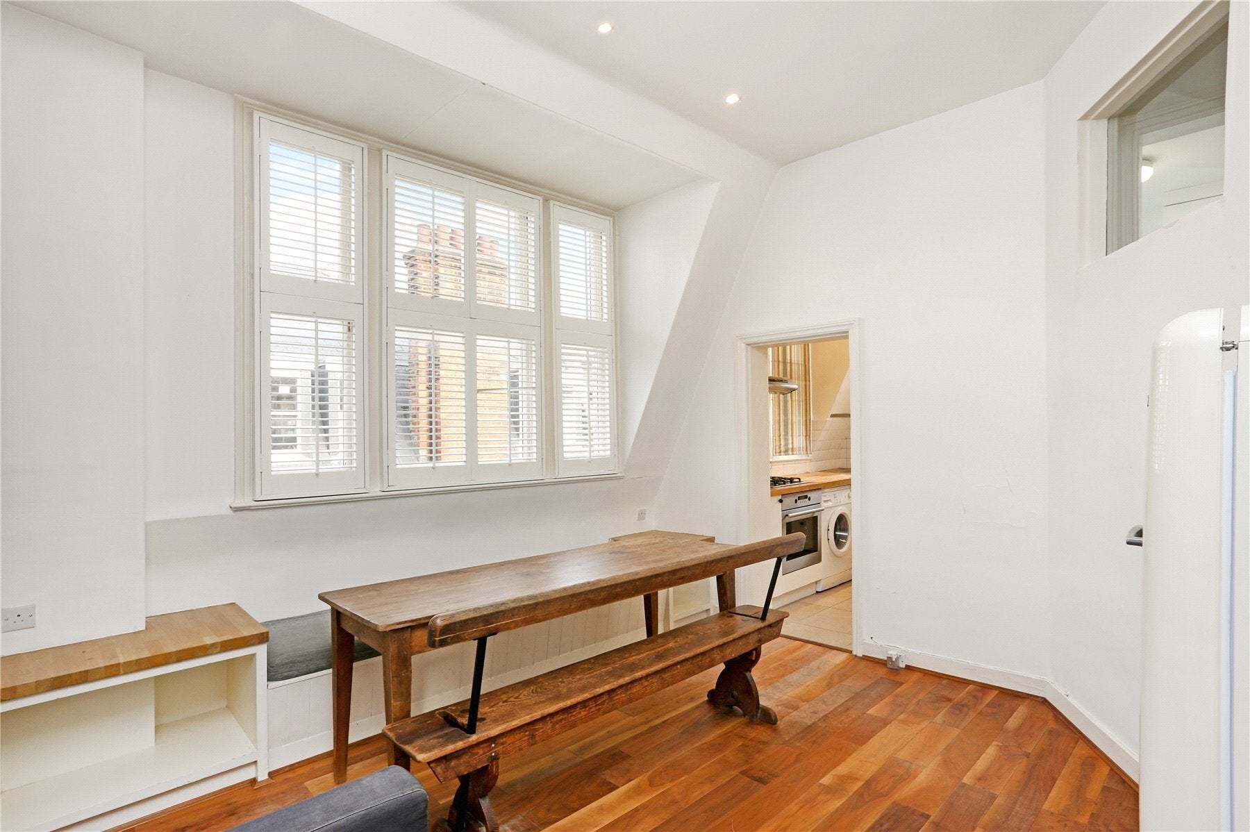 Flat Lurline Gardens in Greater London