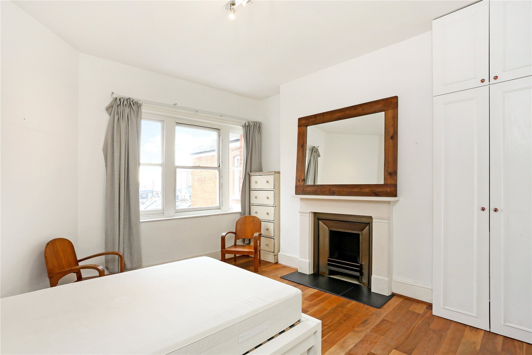 Flat Lurline Gardens in Greater London