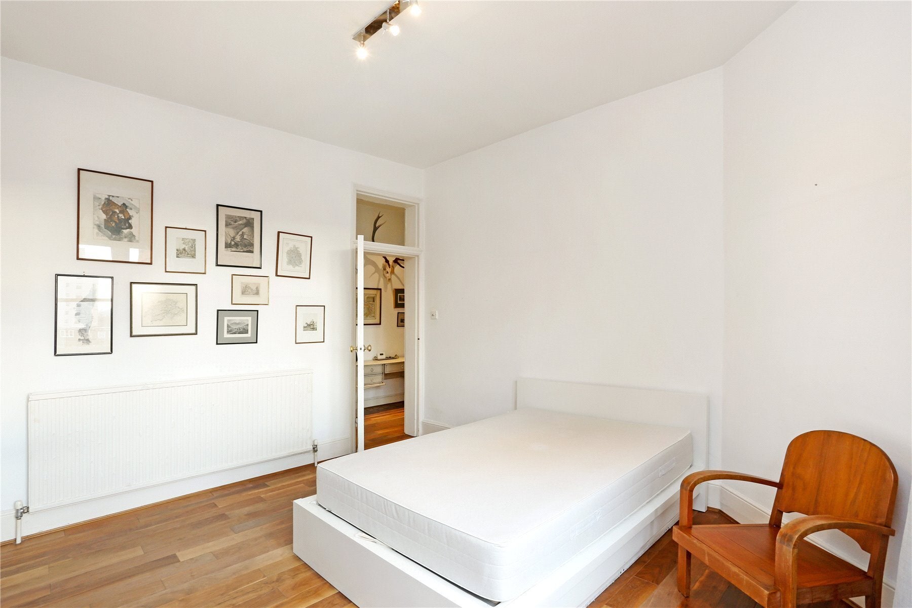 Flat Lurline Gardens in Greater London