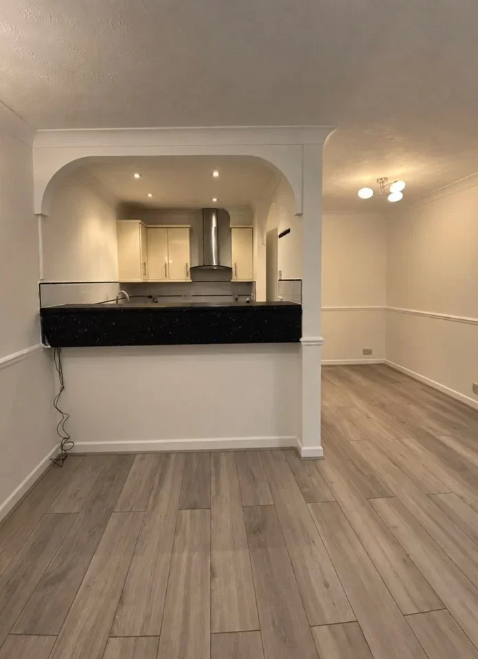 Flat Maltby Drive in Greater London
