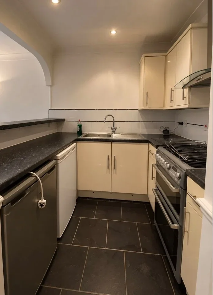 Flat Maltby Drive in Greater London