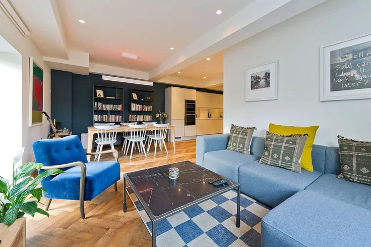 Flat Albion Yard in Greater London