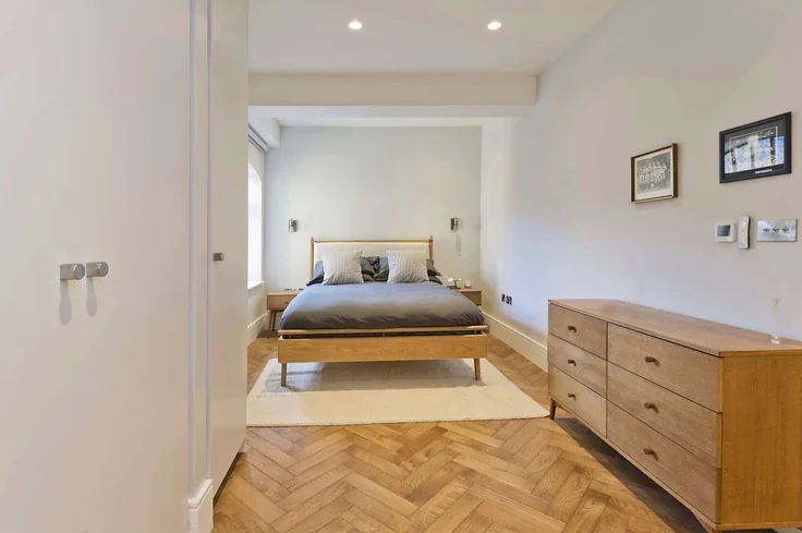 Flat Albion Yard in Greater London